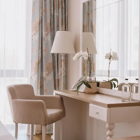 酒店 Impresamente Art 4*