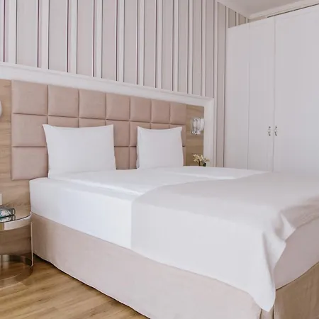 Impresamente Art Hotell 4*